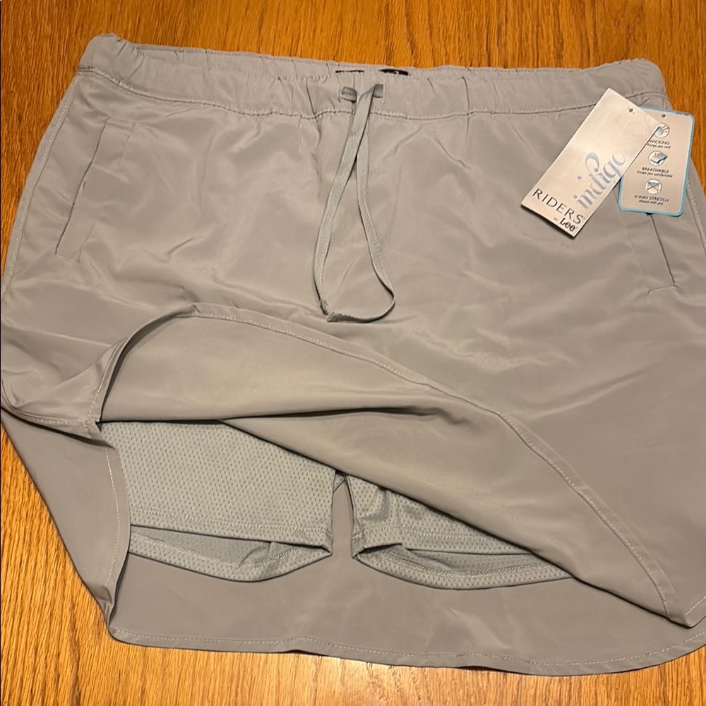 NWT sz 16 Riders by Lee Light Gray Skort